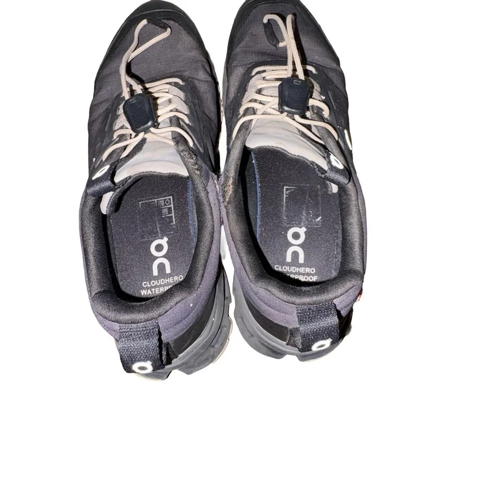 On Kids' Grade School Cloudhero Waterproof Shoe Black‎ Size 4